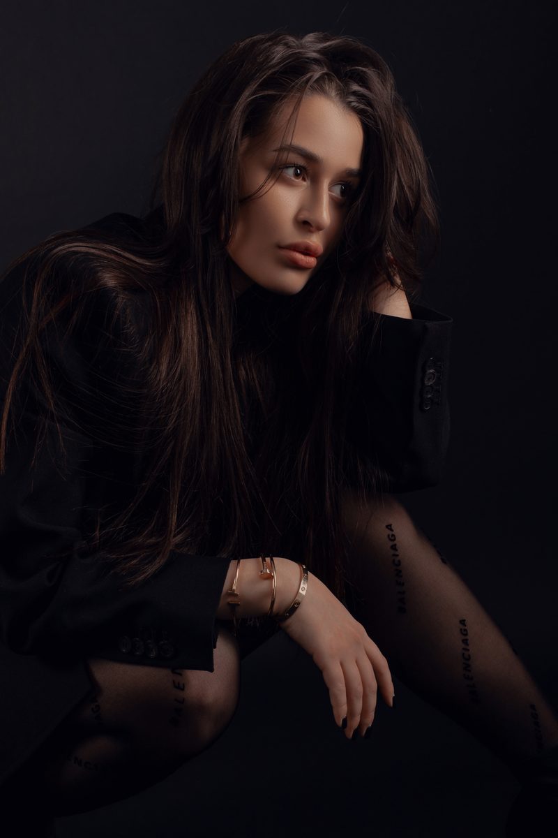 Elegant studio portrait with soft natural light by Anna Zulian in Lausanne